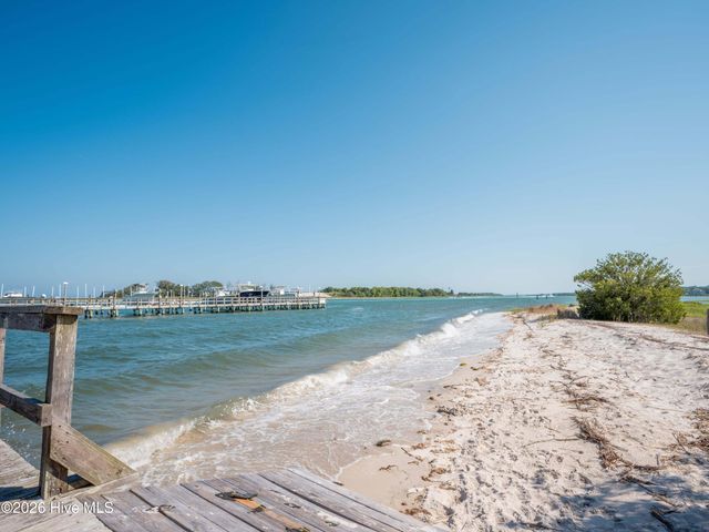 311 Cabbage Inlet Lane, Wilmington, NC 28409