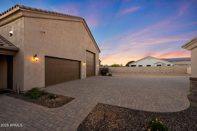 19737 W MARIPOSA Drive, Litchfield Park, AZ 85340