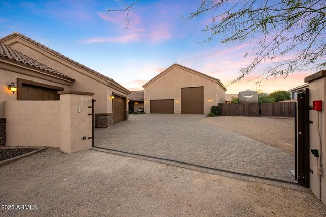 19737 W MARIPOSA Drive, Litchfield Park, AZ 85340