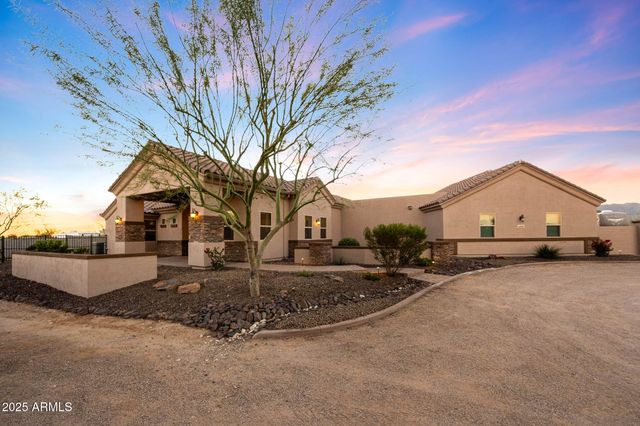 19737 W MARIPOSA Drive, Litchfield Park, AZ 85340