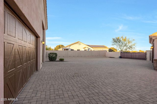 19737 W MARIPOSA Drive, Litchfield Park, AZ 85340