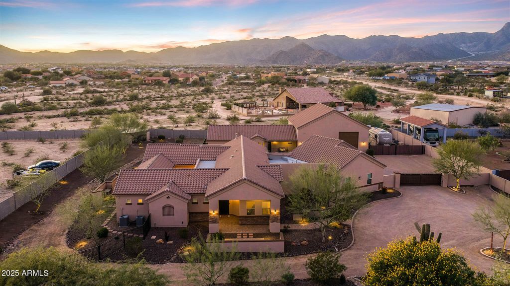 19737 W MARIPOSA Drive, Litchfield Park, AZ 85340