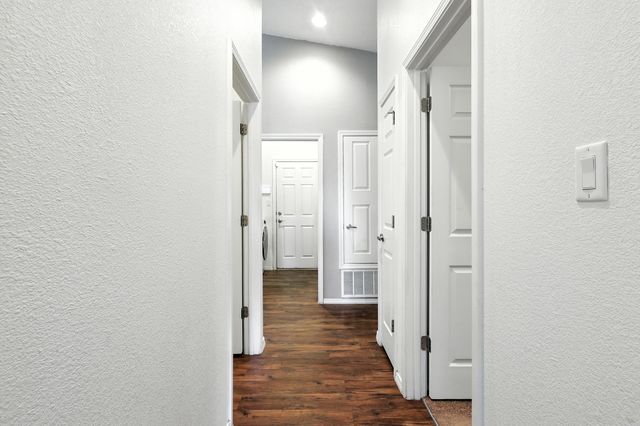 2061 CAMINO RINCON SW, Los Lunas, NM 87031