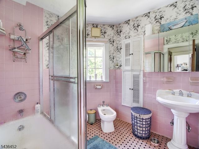 1136 Coolidge Rd, Elizabeth City, NJ 07208
