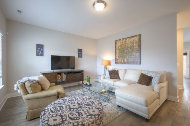 2400 Sayerville Ave, Old Hickory, TN 37138