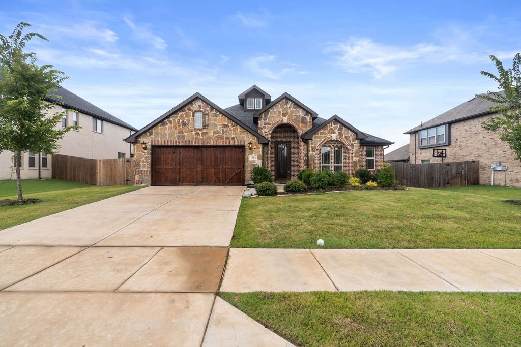 190 Half Moon Drive, Waxahachie, TX 75165