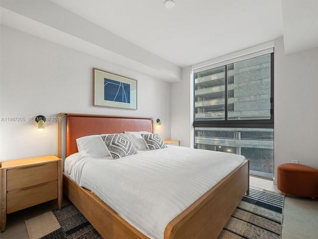 11 NE 6th St 301, Miami, FL 33132