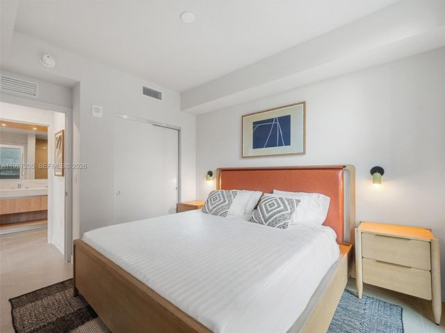 11 NE 6th St 301, Miami, FL 33132