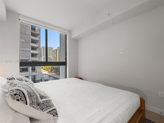 11 NE 6th St 301, Miami, FL 33132