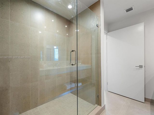 11 NE 6th St 301, Miami, FL 33132