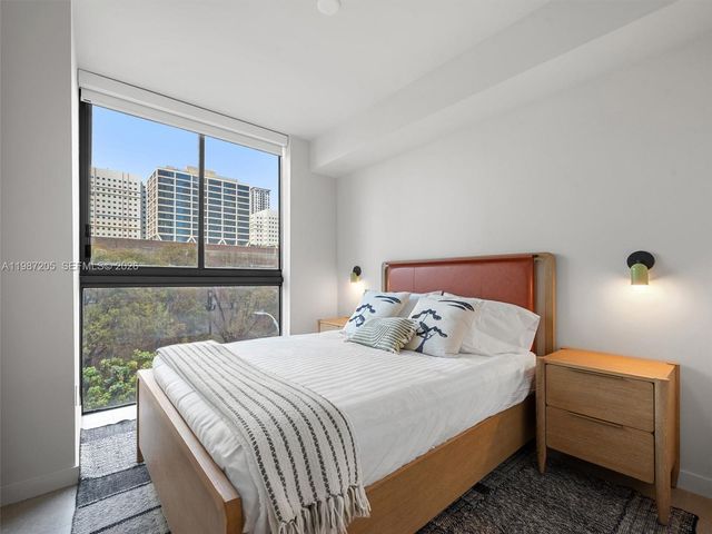 11 NE 6th St 301, Miami, FL 33132