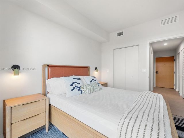 11 NE 6th St 301, Miami, FL 33132