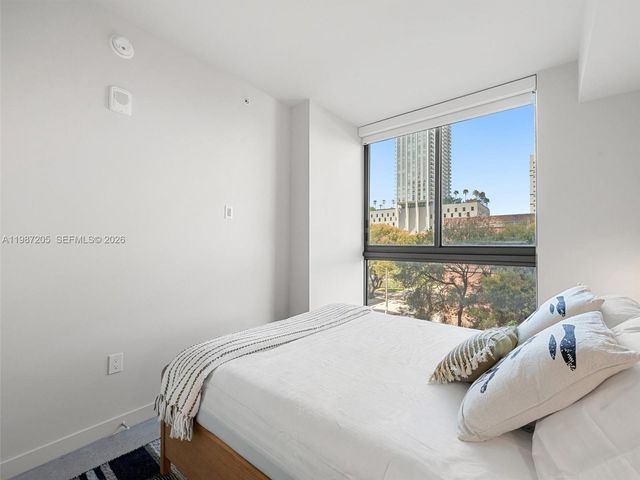 11 NE 6th St 301, Miami, FL 33132