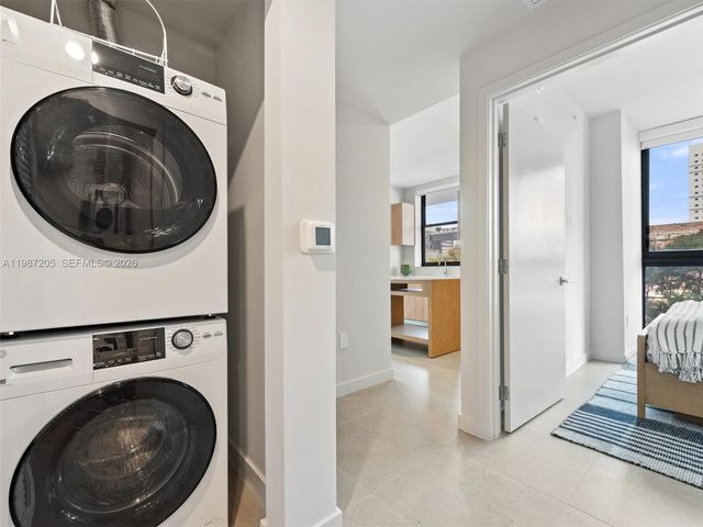 11 NE 6th St 301, Miami, FL 33132