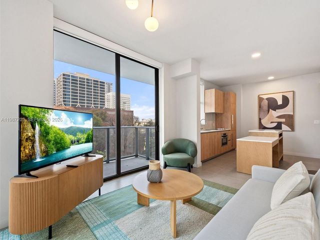 11 NE 6th St 301, Miami, FL 33132