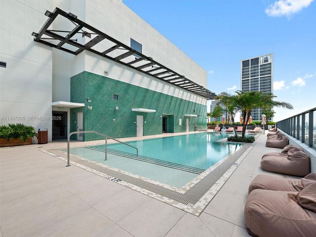 11 NE 6th St 301, Miami, FL 33132