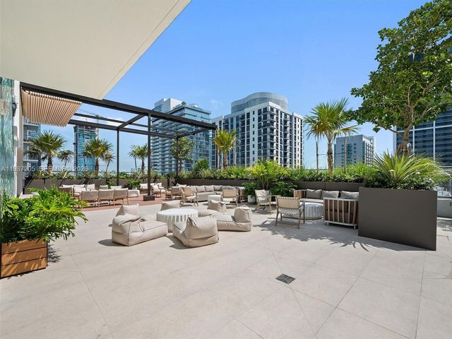 11 NE 6th St 301, Miami, FL 33132