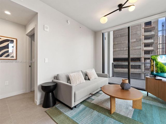 11 NE 6th St 301, Miami, FL 33132