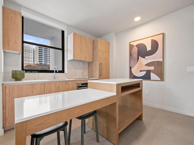 11 NE 6th St 301, Miami, FL 33132