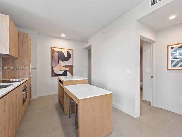 11 NE 6th St 301, Miami, FL 33132