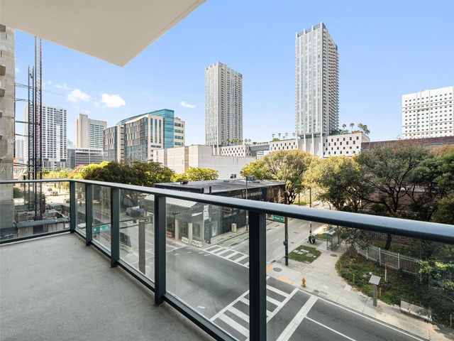 11 NE 6th St 301, Miami, FL 33132