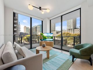 11 NE 6th St 301, Miami, FL 33132