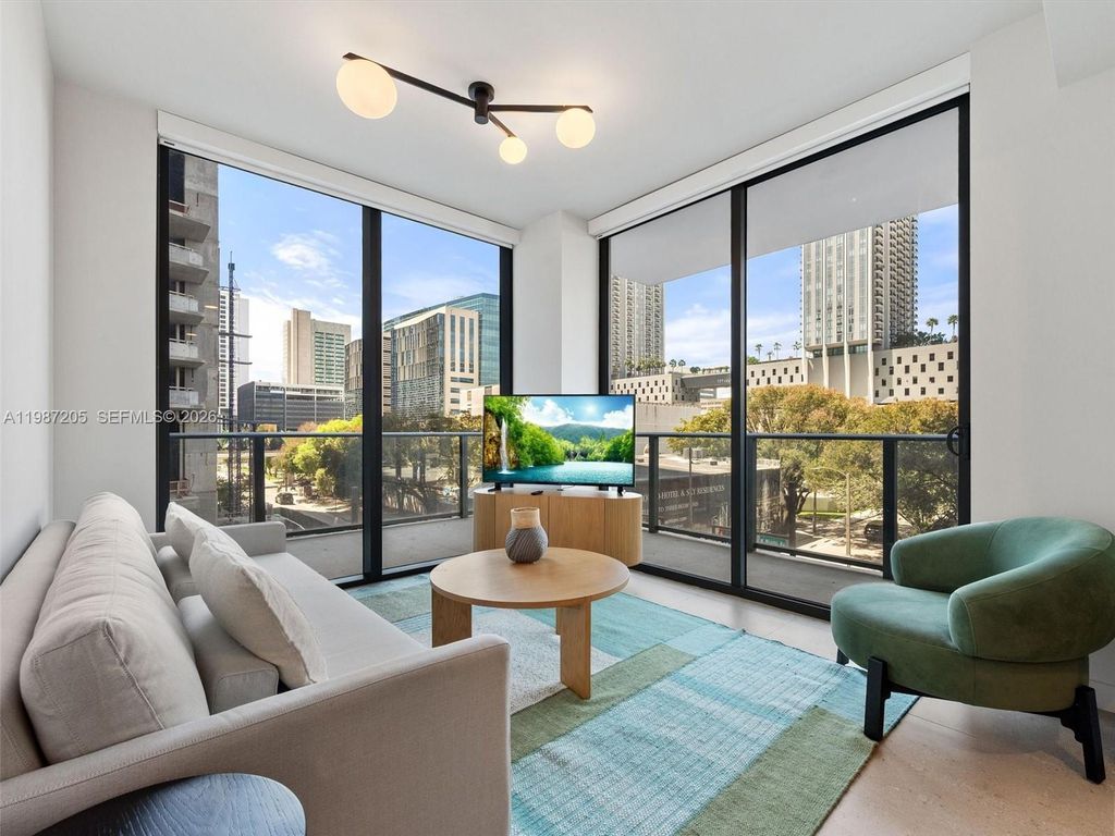 11 NE 6th St 301, Miami, FL 33132