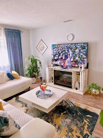 5357 81ST STREET N 15, St Petersburg, FL 33709