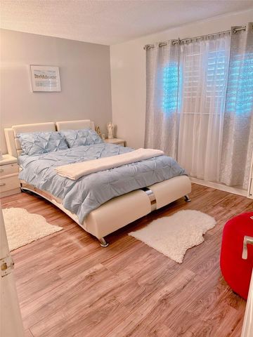 5357 81ST STREET N 15, St Petersburg, FL 33709