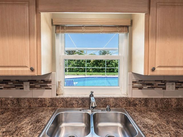 1302 GLENGREEN LANE, Lakeland, FL 33813