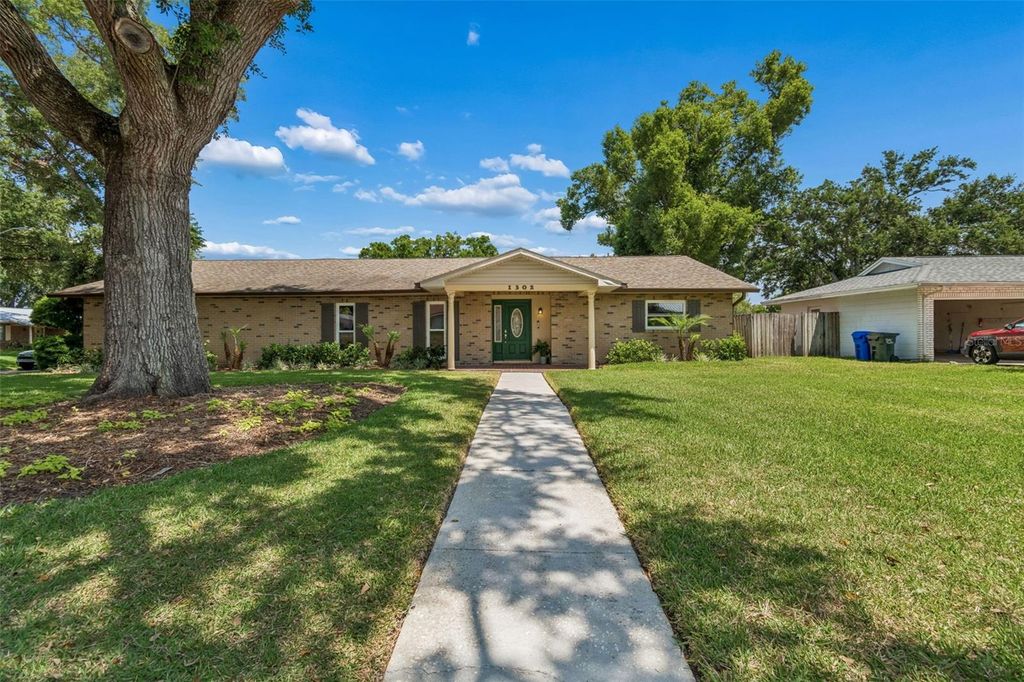 1302 GLENGREEN LANE, Lakeland, FL 33813