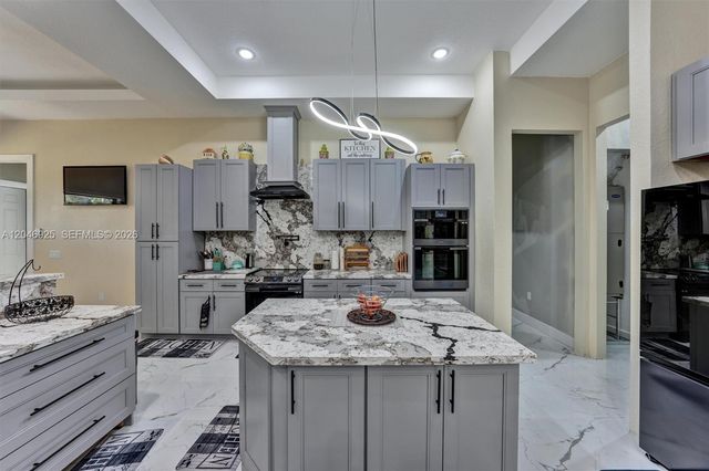 13085 N 78th Place N, Palm Beach, FL 33412