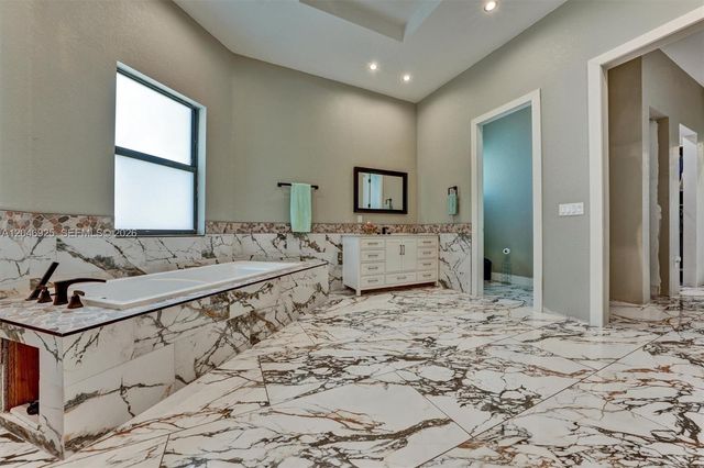 13085 N 78th Place N, Palm Beach, FL 33412