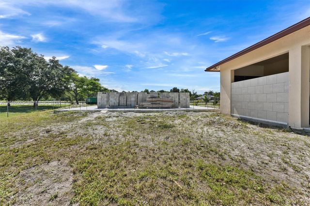 13085 N 78th Place N, Loxahatchee, FL 33412