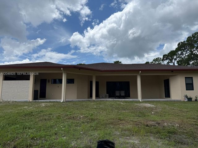 13085 N 78th Place N, Loxahatchee, FL 33412