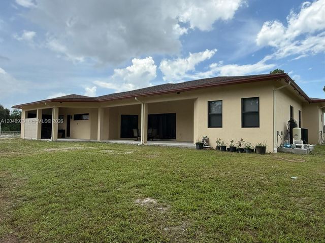 13085 N 78th Place N, Loxahatchee, FL 33412