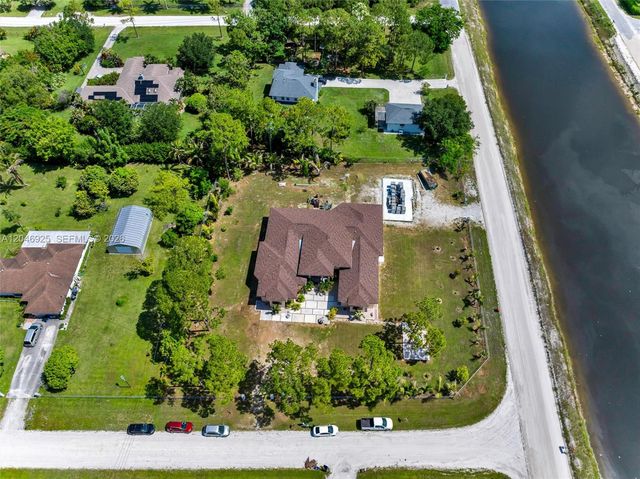 13085 N 78th Place N, Loxahatchee, FL 33412