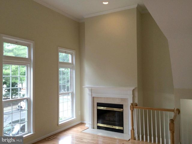 4653 LAMBERT DR, Alexandria, VA 22311