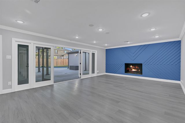 5122 Braesheather Drive, Houston, TX 77096