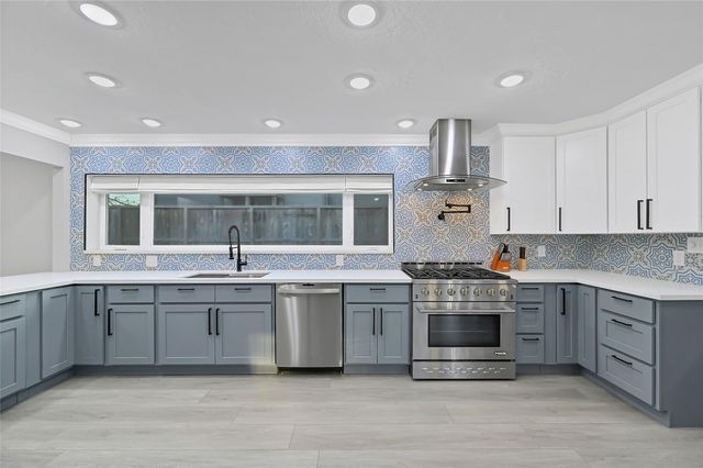 5122 Braesheather Drive, Houston, TX 77096