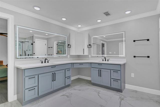 5122 Braesheather Drive, Houston, TX 77096