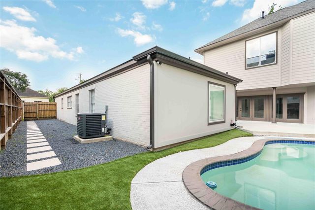 5122 Braesheather Drive, Houston, TX 77096