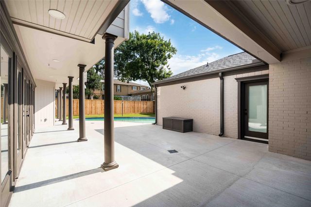 5122 Braesheather Drive, Houston, TX 77096