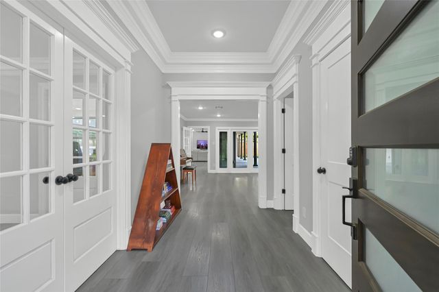 5122 Braesheather Drive, Houston, TX 77096