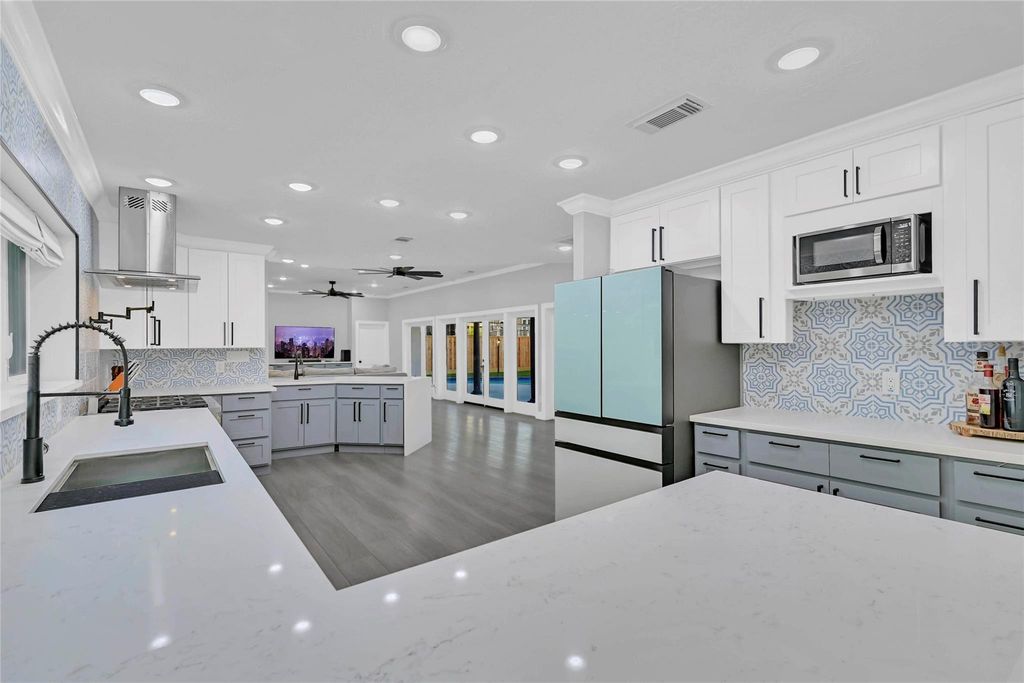 5122 Braesheather Drive, Houston, TX 77096