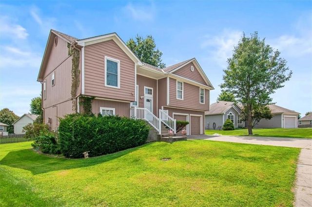 2338 NE Overbrook Drive, Blue Springs, MO 64029