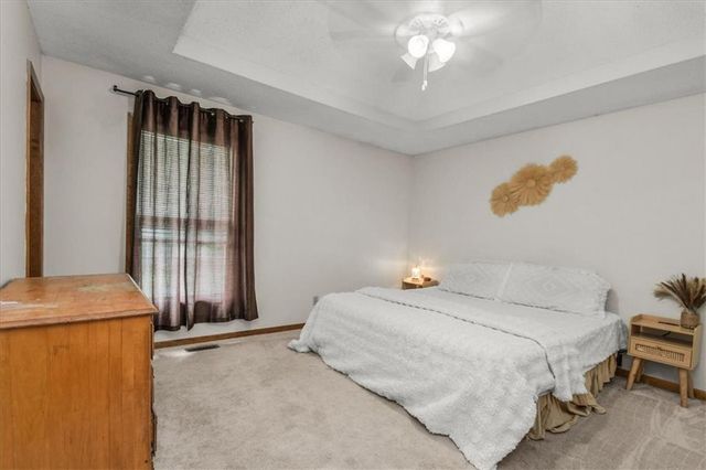 2338 NE Overbrook Drive, Blue Springs, MO 64029