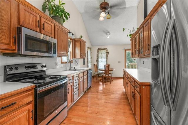 2338 NE Overbrook Drive, Blue Springs, MO 64029