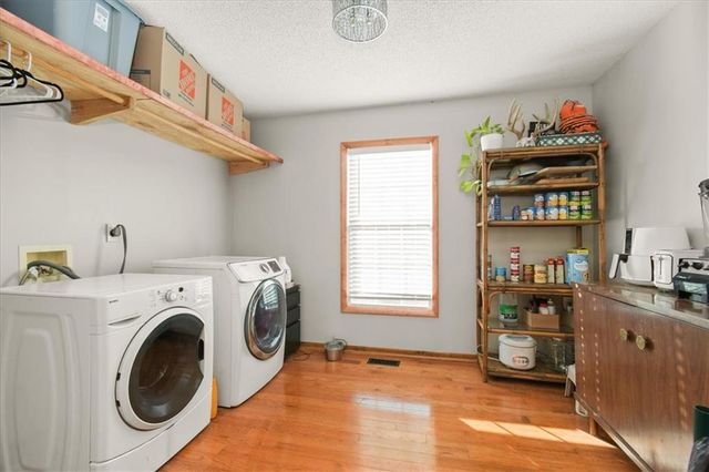 2338 NE Overbrook Drive, Blue Springs, MO 64029