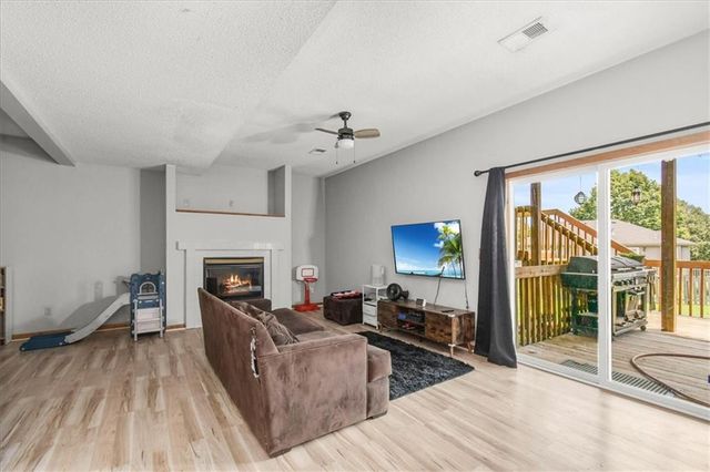 2338 NE Overbrook Drive, Blue Springs, MO 64029
